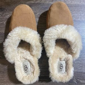 Ugg  Wooden Clogs